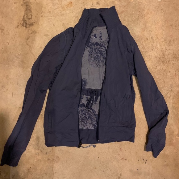 Reversible LULULEMON 🍋 zip up jacket size 8 - Picture 2 of 2